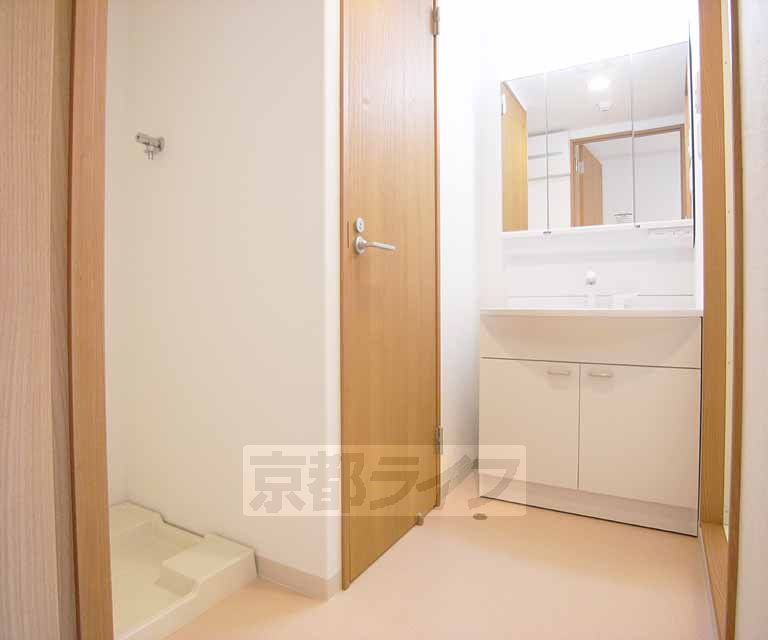 洗面設備　脱衣スペースです。