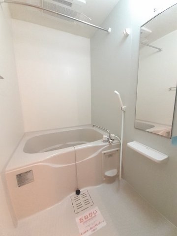 バス・シャワールーム　落ち着いた空間のお風呂です