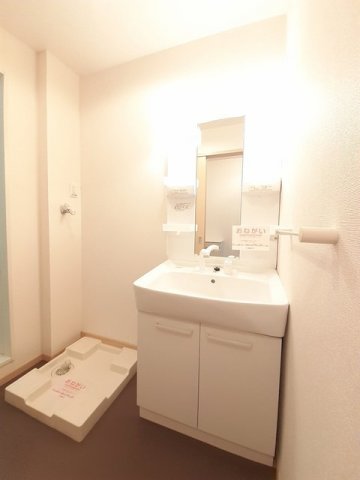 洗面設備　スペースが確保できる洗面所です