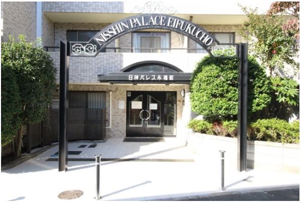 エントランス　落ち着いたエントランスです