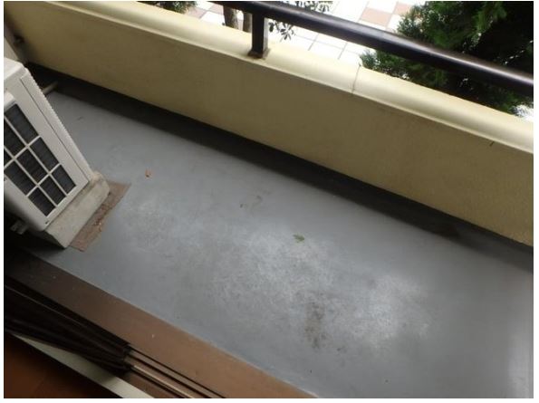 バルコニー　暖かな日差しのふりそそぐバルコニー