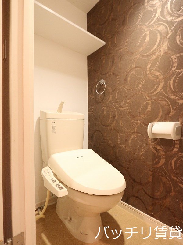 トイレ　画像は別号室タイプの為、現状を優先致します。