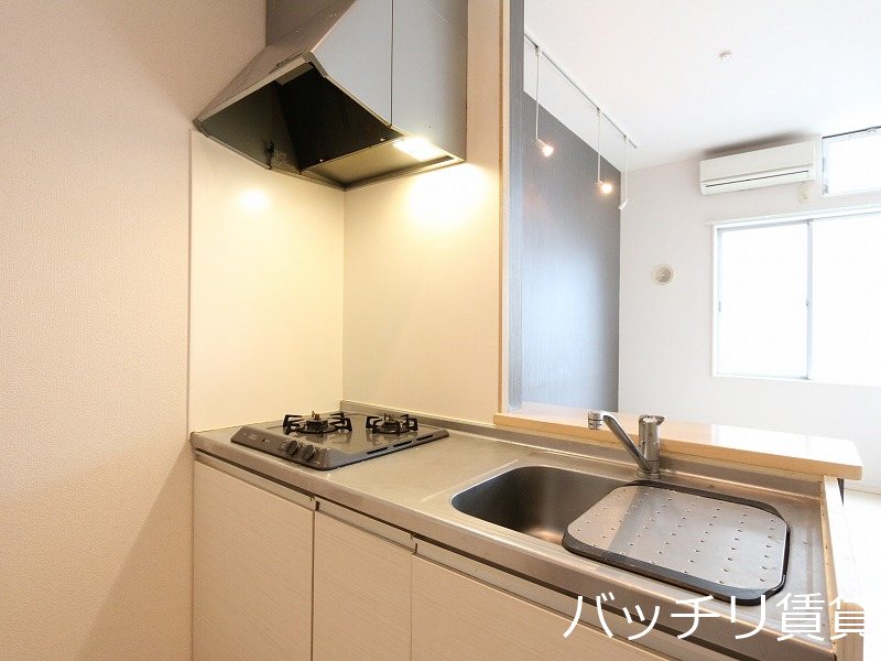 キッチン　画像は別号室タイプの為、現状を優先致します。