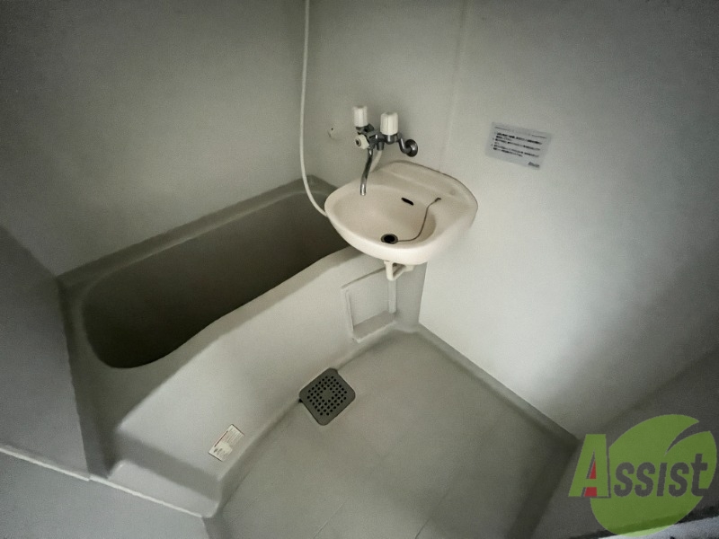 バス・シャワールーム　コチラで日々の疲れを癒し、リラックスしてください