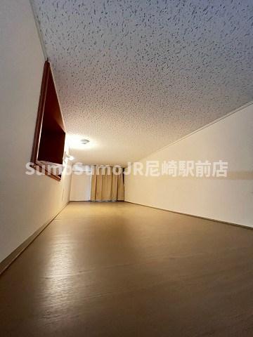 その他部屋・スペース　広くて明るい寝室