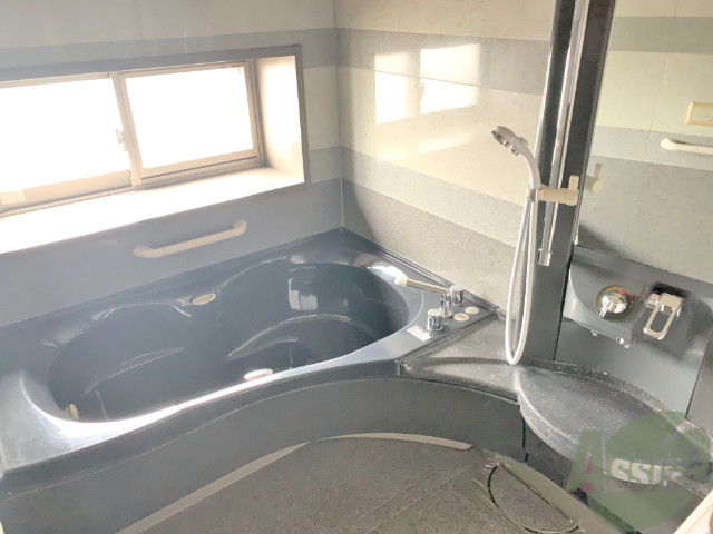 バス・シャワールーム　追い炊き機能が付いております。いつでも温かいお風呂に入れます