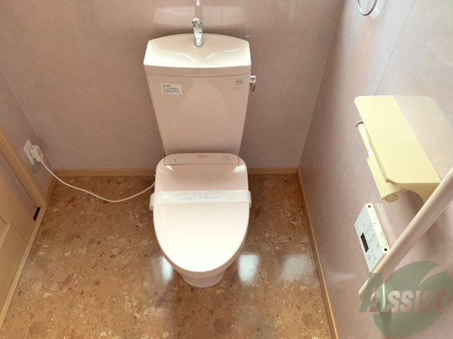 トイレ　シンプルなトイレです。問題なくお使いいただけます。