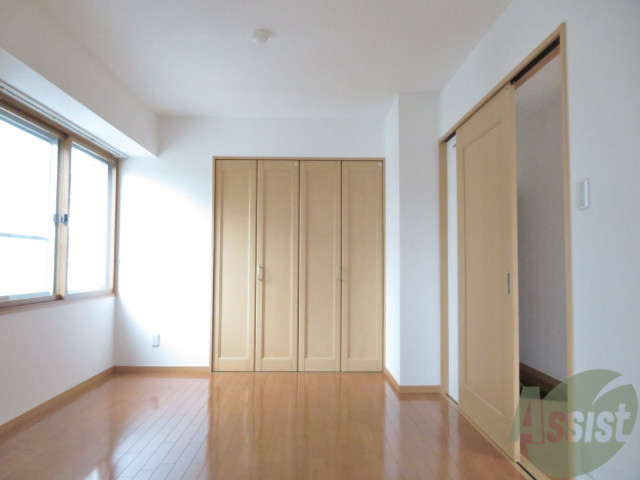 その他部屋・スペース　こちら洋室となっています。こちらに寝室はいかがでしょうか