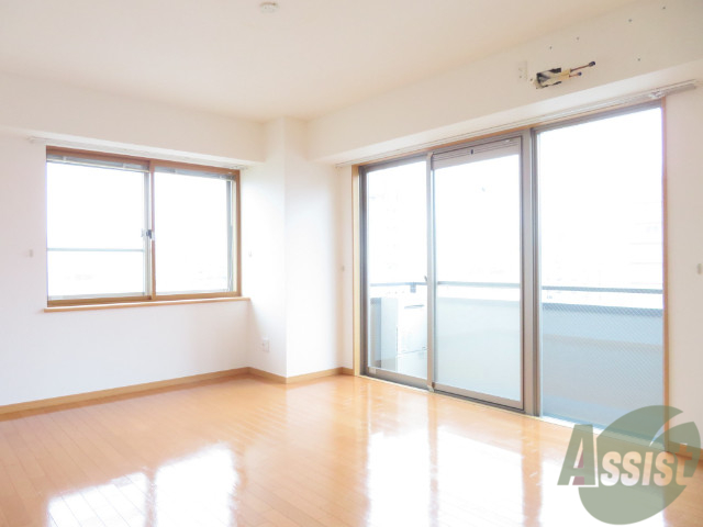 居室・リビング　かなり広めのリビングです。のびのびできますね。