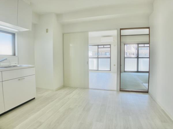 居室・リビング　使いやすい形の為、レイアウトを楽しめます♪