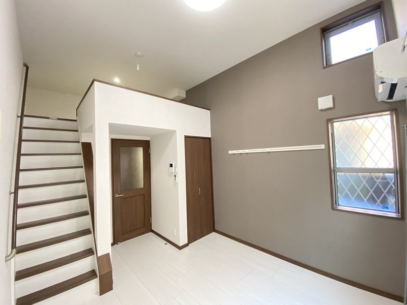 居室・リビング　フローリングのきれいなお部屋です。