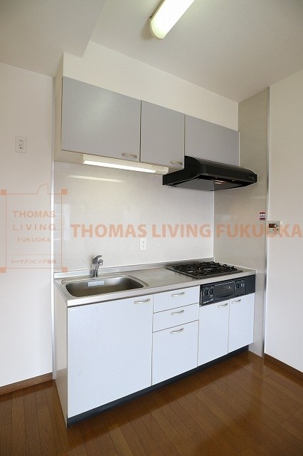 キッチン　キッチン　3口コンロでお料理もしやすいです