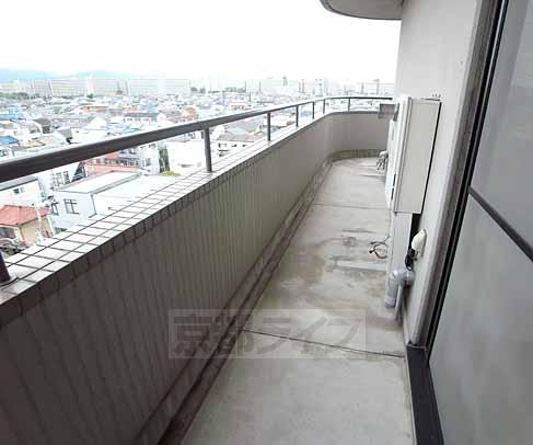 バルコニー　広々ベランダ。Ｌ字型です。