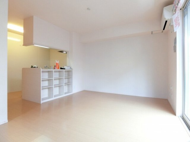 居室・リビング　同物件別号室の写真です。