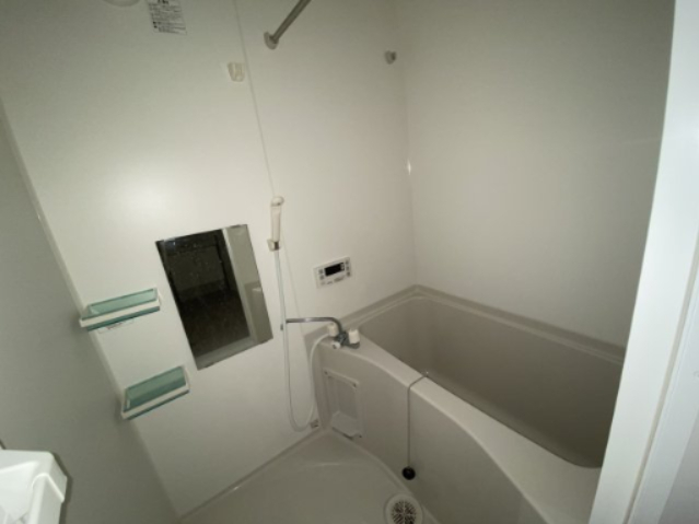 バス・シャワールーム　施工中の写真となります。