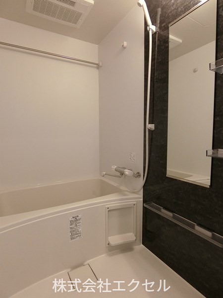 バス・シャワールーム　清潔感のあるお風呂になっております。