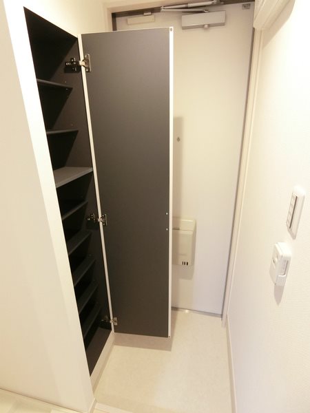 玄関　ゆったりとした玄関です。