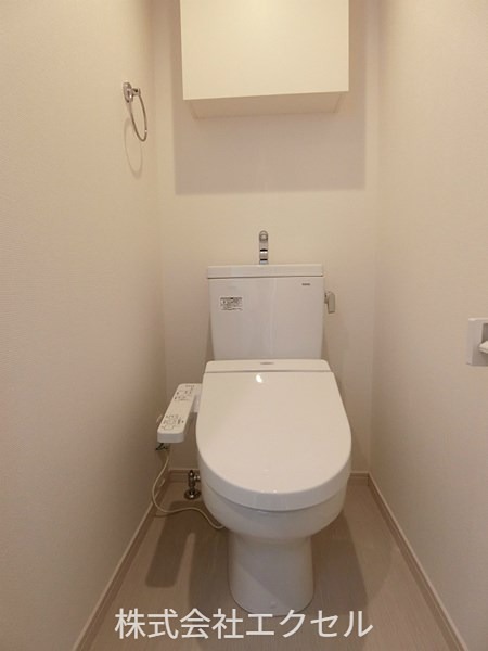 トイレ　温水洗浄便座です。