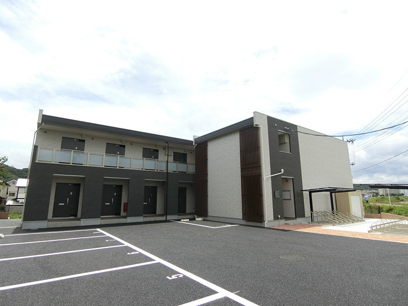 建物外観　ツートンカラーのオシャレな外観です。