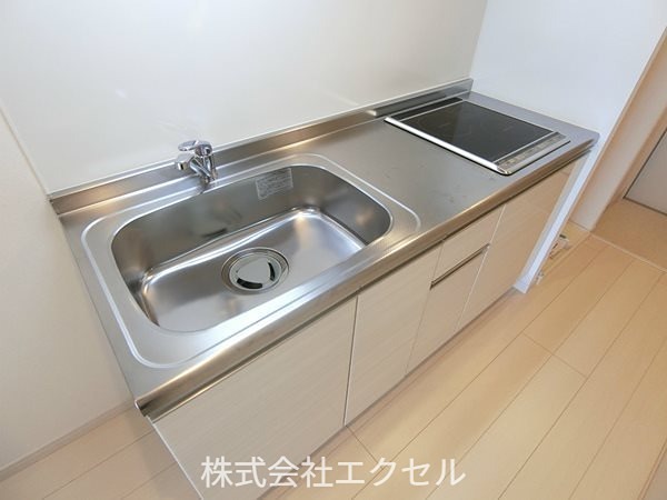 キッチン　まな板も置けるキッチンです。