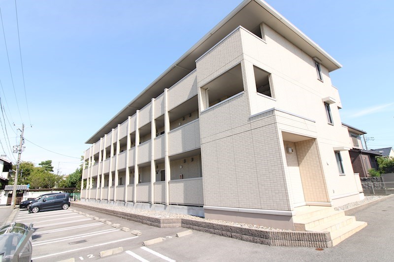 建物外観　閑静な住宅街のアパート角部屋です☆