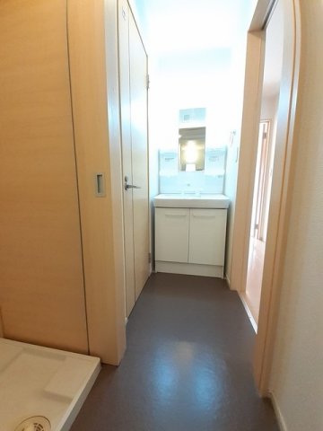 洗面設備　コンパクトで使いやすい洗面所