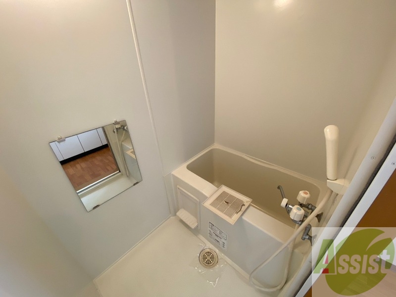 バス・シャワールーム　お風呂になります。一日の疲れを癒してくださいね。