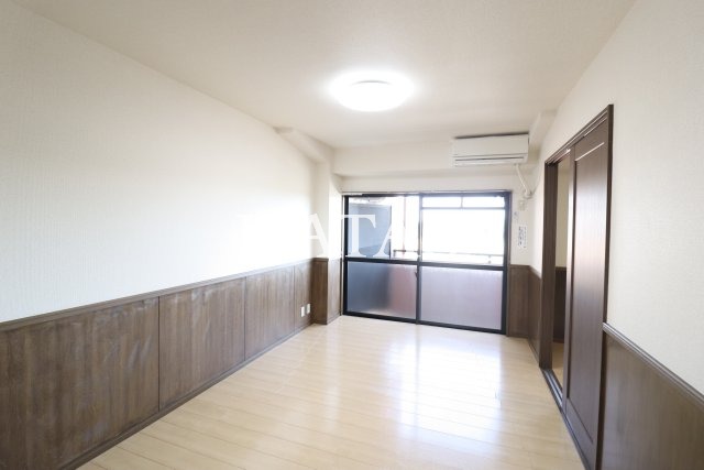 居室・リビング　同物件別部屋です。