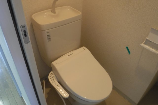 トイレ　他のお部屋の参考写真となります。