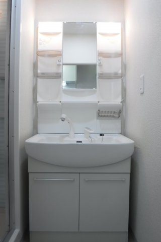 洗面設備　他のお部屋の参考写真となります。