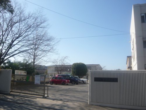 小学校　浦安市立富岡小学校（小学校）まで837m