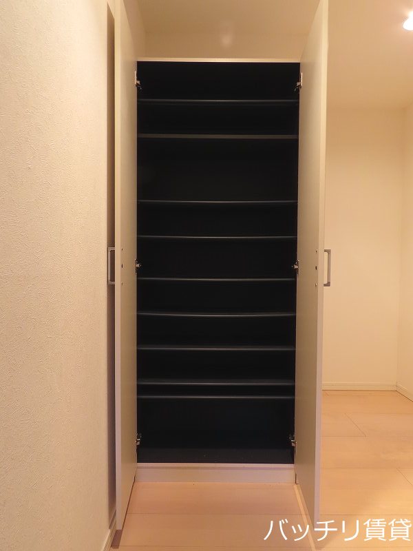 玄関　同型タイプの為、現状を優先致します。