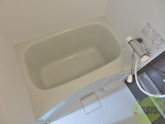 バス・シャワールーム　バスルームはこちらです。広々としてゆったり休めます。