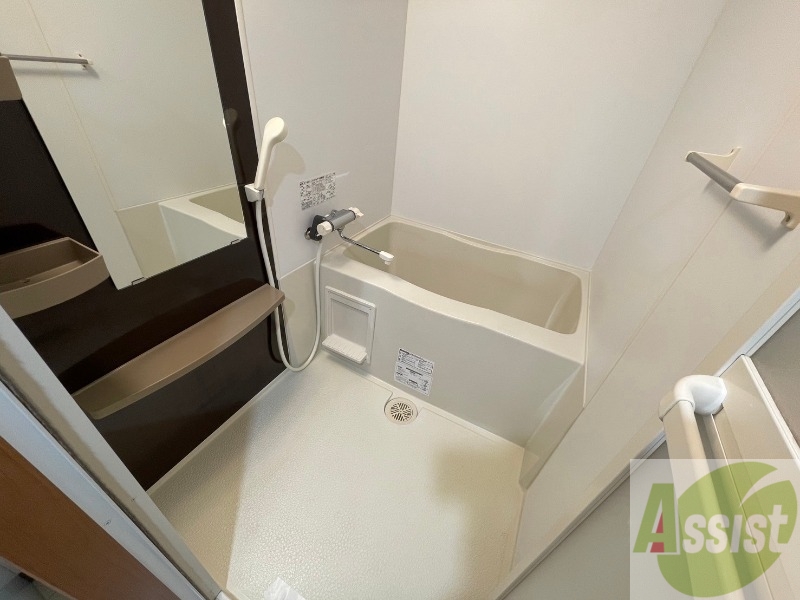 バス・シャワールーム　お風呂になります。一日の疲れを癒してくださいね。