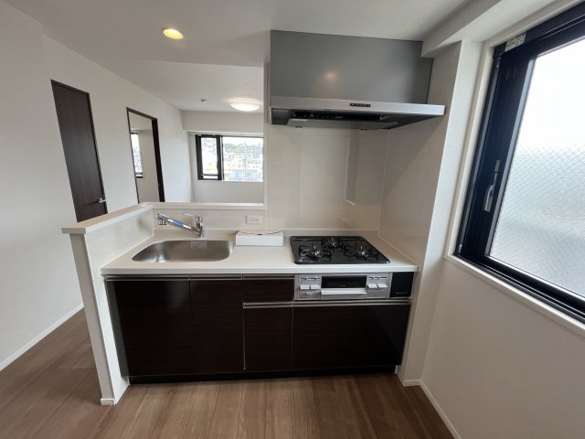 キッチン　※別の階の写真となります。現状優先。