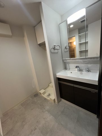 洗面設備　※別の階の写真となります。現状優先。