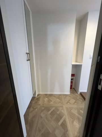 玄関　※別の階の写真となります。現状優先。