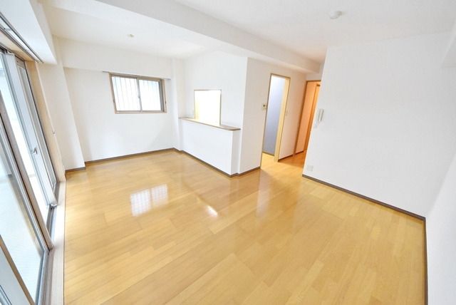 居室・リビング　広々としたリビング