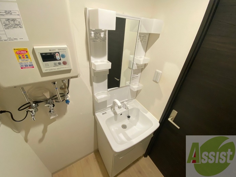 洗面設備　シャンプードレッサー。身支度はここでばっちりですね。