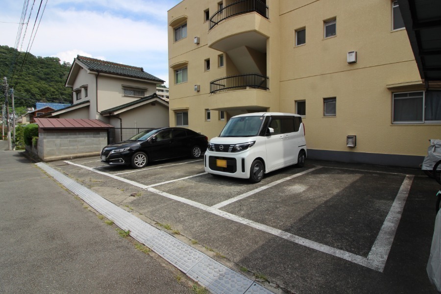 駐車場　駐車場
