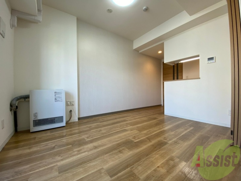 居室・リビング　８．４帖のＬＤＫです。広々として、きれいですね。