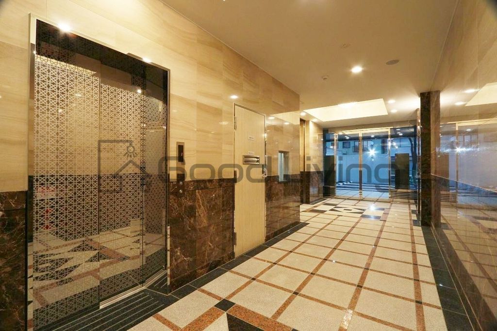 エントランス　落ち着いた雰囲気