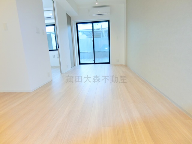 居室・リビング　床暖房付きLDK13.4帖　カウンターキッチンのリビングダイ