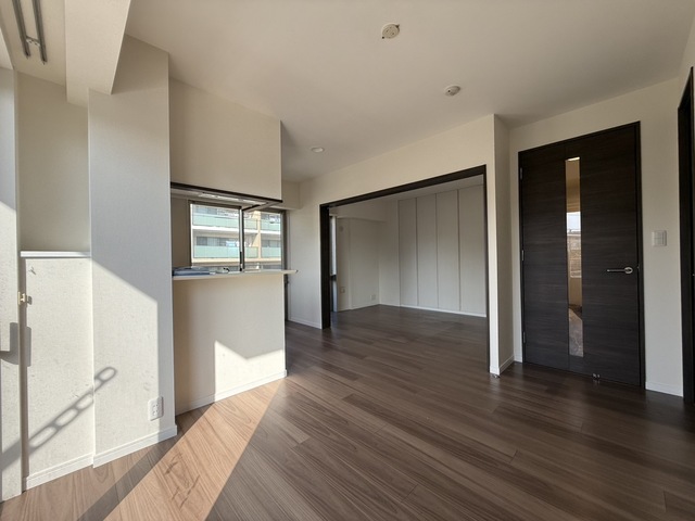 居室・リビング　別号室参考写真になります。