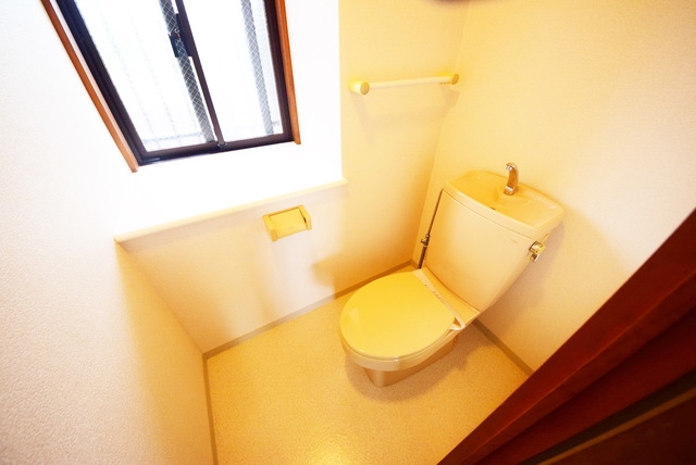 トイレ　落ち着いた色調のトイレです♪