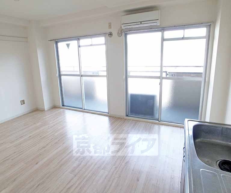 居室・リビング　日当たりのいいリビングスペース