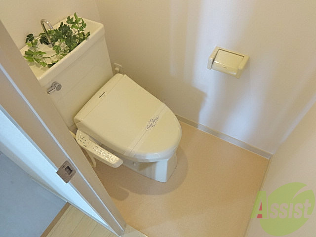 トイレ　ウォシュレットも付いてますよ。やっぱりウォシュレットですよね
