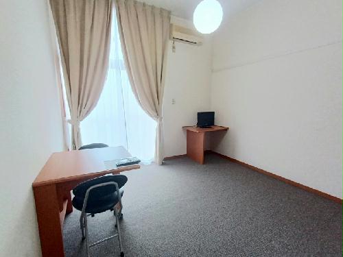 居室・リビング　家電・家具付きのお部屋です。