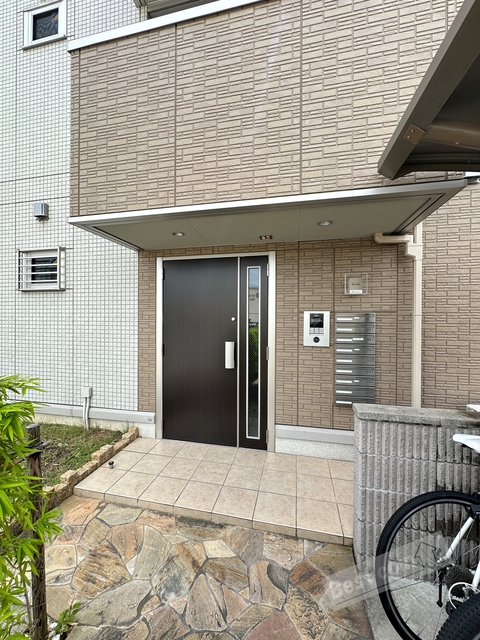 エントランス　オートロック付きで部外者シャットアウト♪