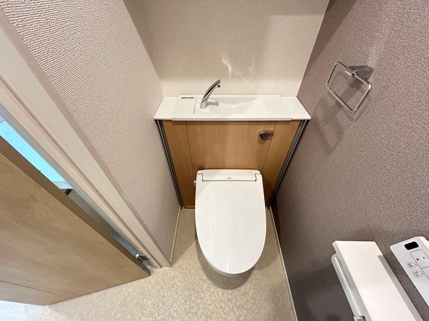 トイレ　温水洗浄暖房便座付トイレ